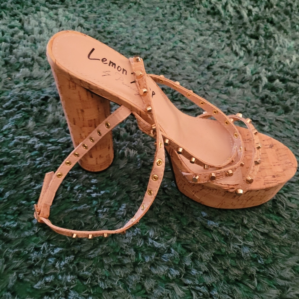 Women's Tan Platform Heels - Picture 2 of 4